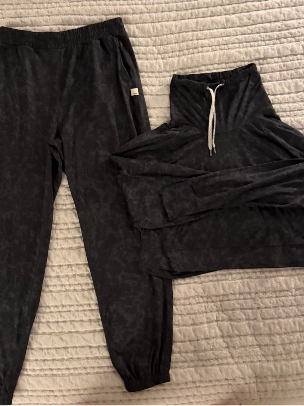 VUORI’S DreamKnit Collection Black Camo - Picture 2 of 3